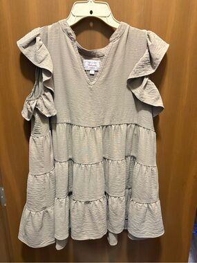 Tiered Ruffle V-Neck Casual Top in Light Taupe